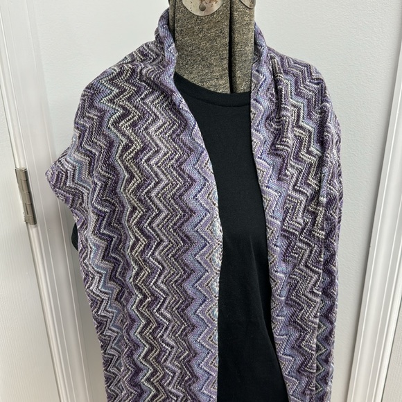 Women’s Chevron Scarf with Fringe Purple shades and Sikver - Picture 3 of 7